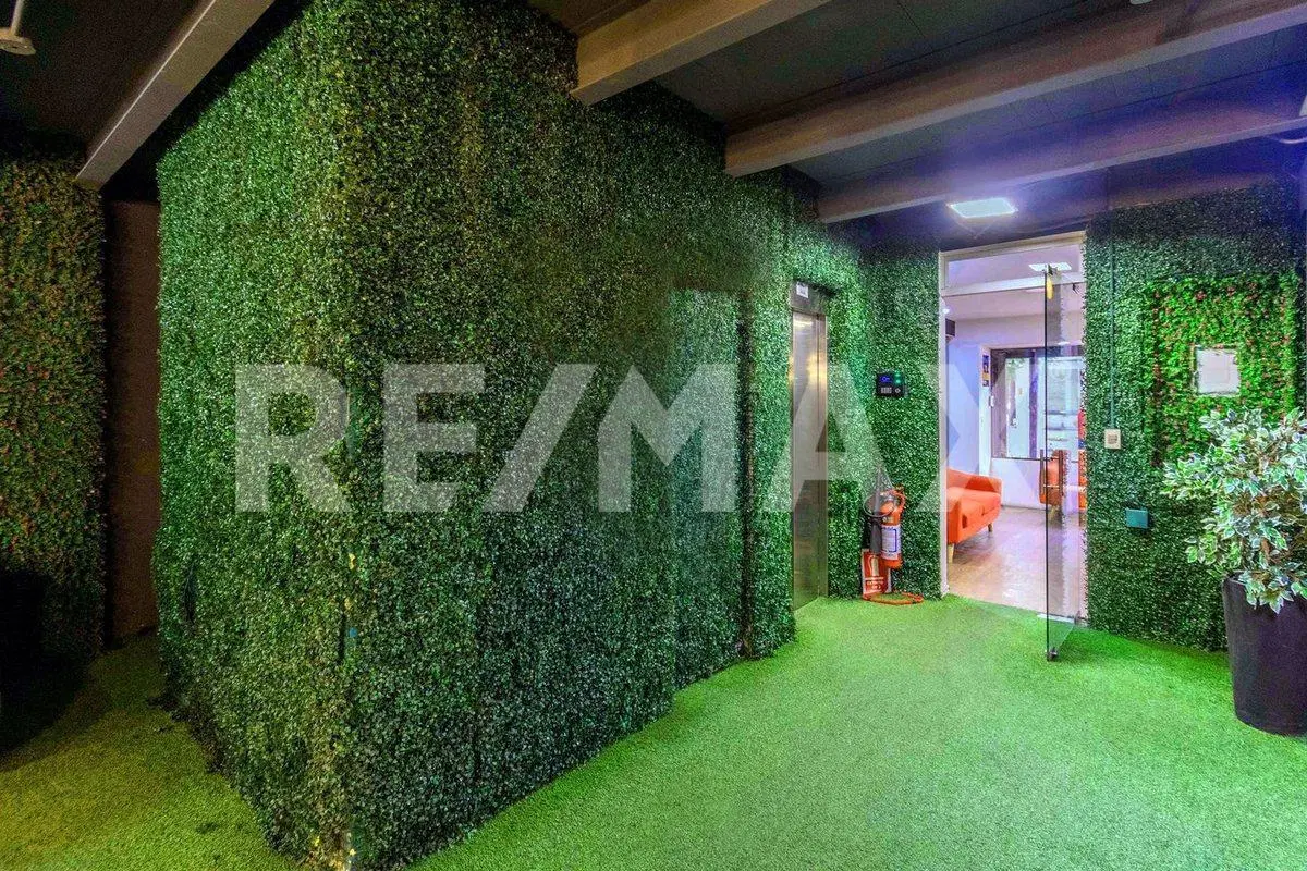 Venta de oficina de 5 pisos en el Centro con renta 5