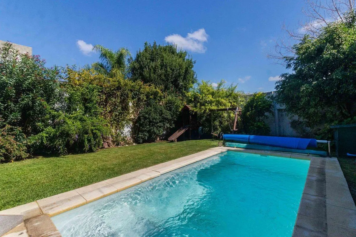 Venta Casa 3 dormitorios c/piscina en Malvín 4