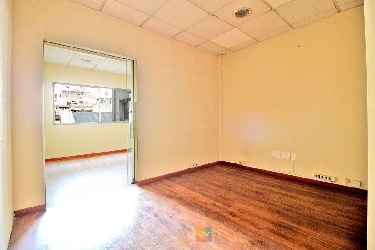 VENTA OFICINA EN CIUDAD VIEJA EN RAMBLA PORTUARIA 5