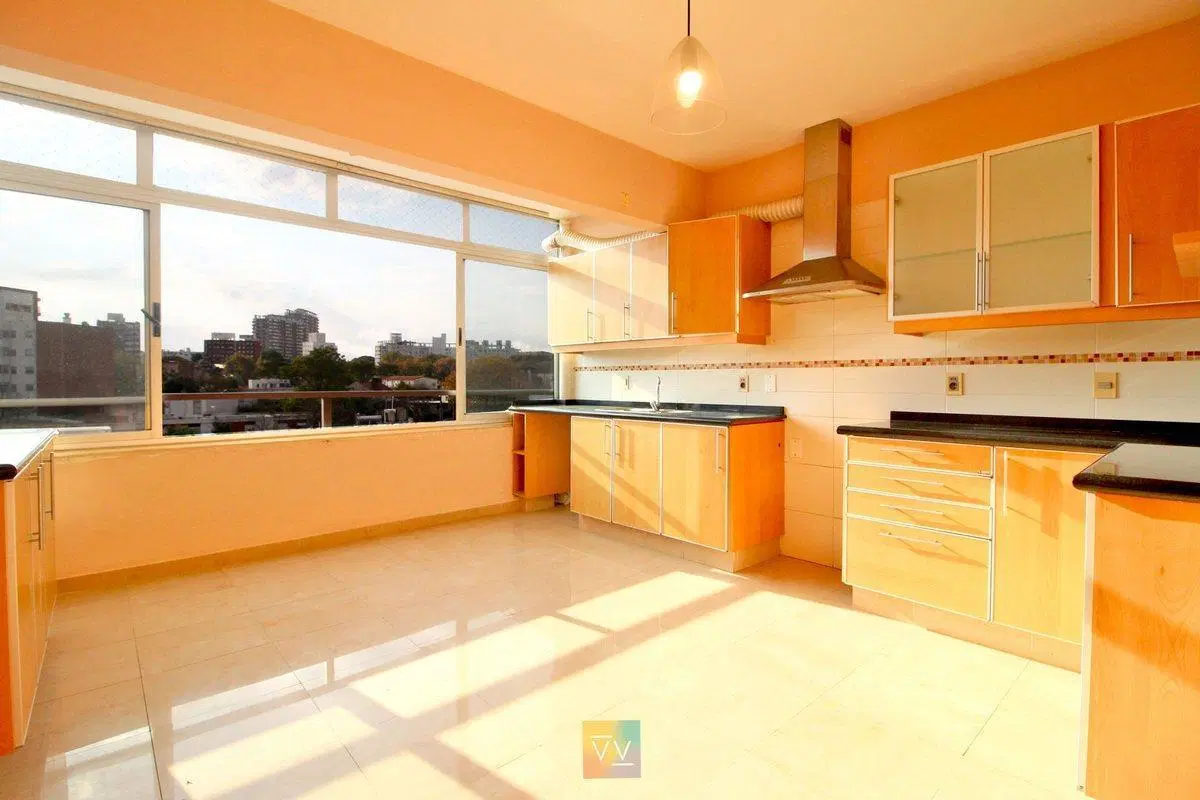Alquiler apto 3 dorm + cochera en Malvín Sur 4