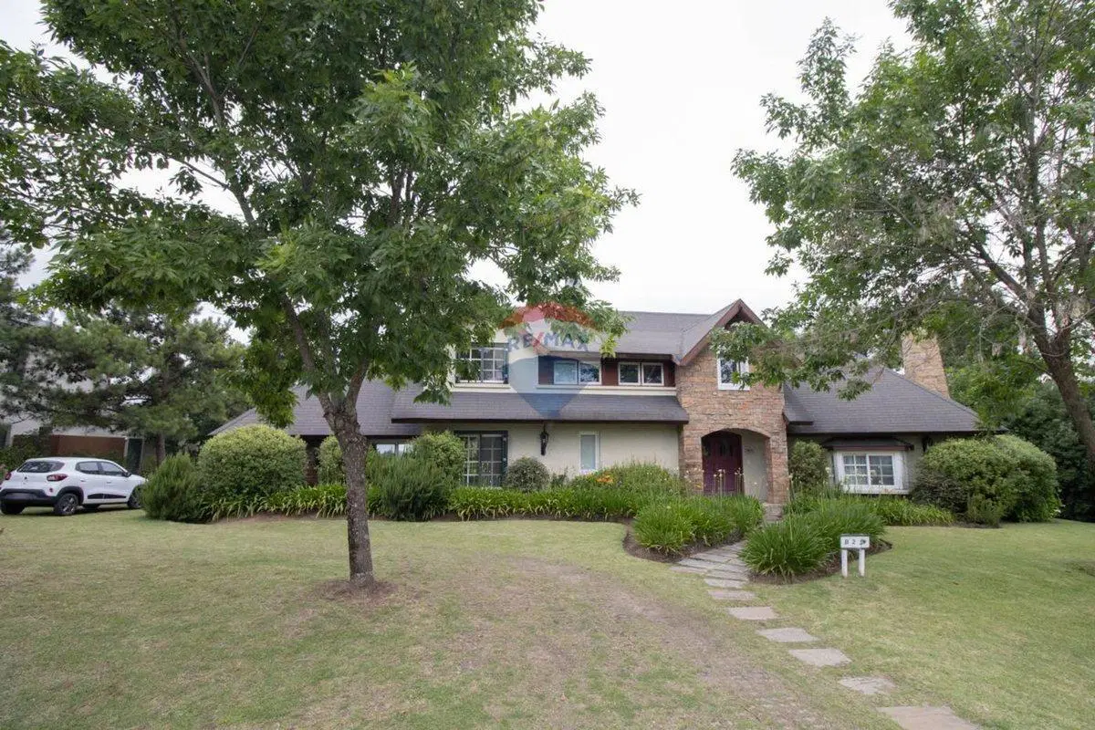 Venta de casa en barrio privado Carmel 2