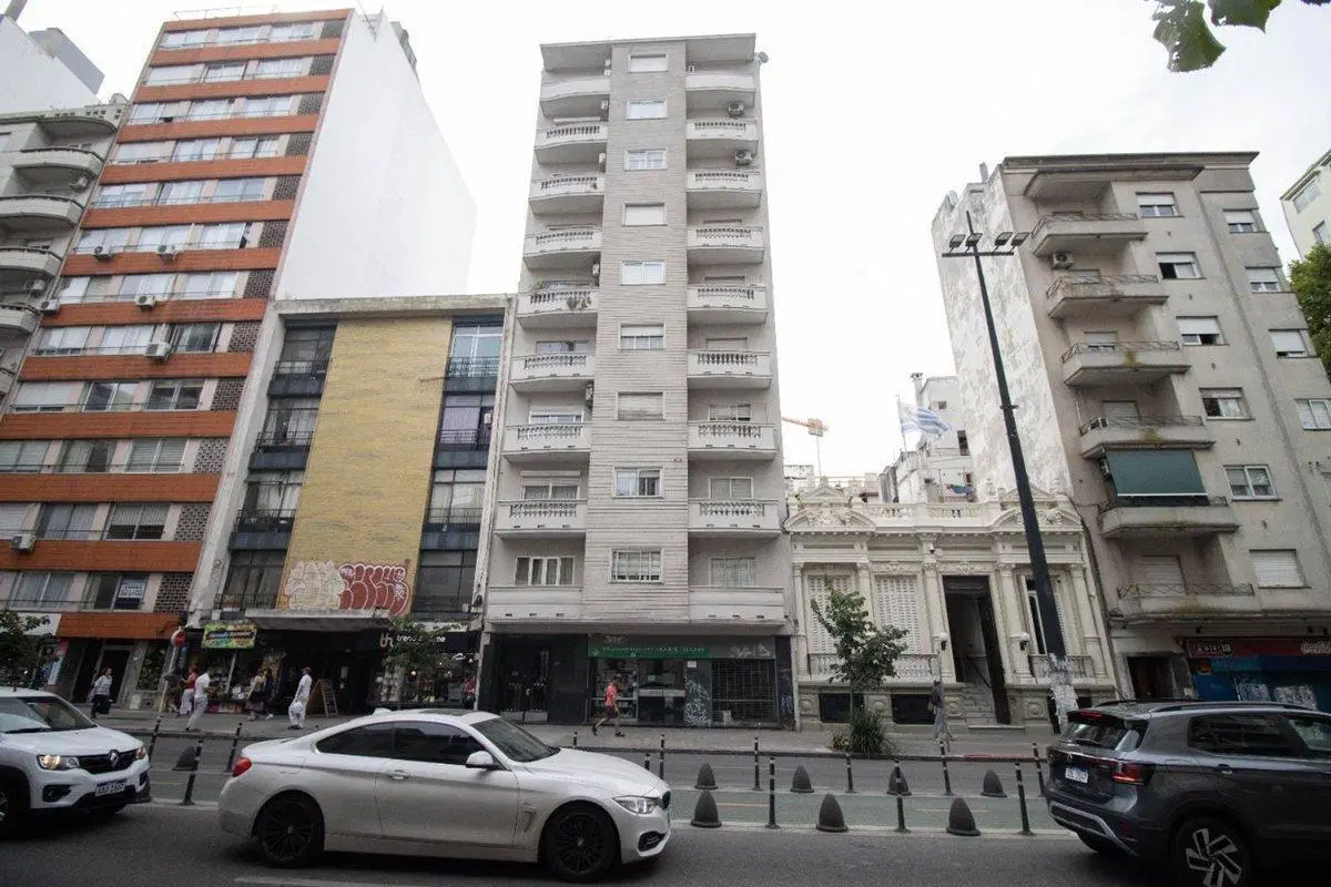 VENTA APARTAMENTO 3 DORMITORIO CENTRO 7% RENTA 2