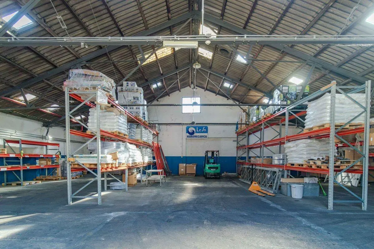 VENTA DEPOSITO Y LOCAL COMERCIAL EN VILLA MUNOZ 2