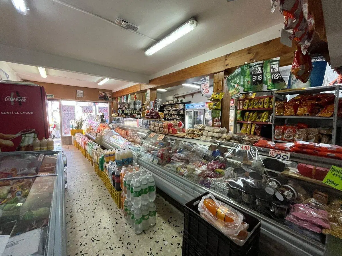Venta Local comercial sobre Av. Garzón 2