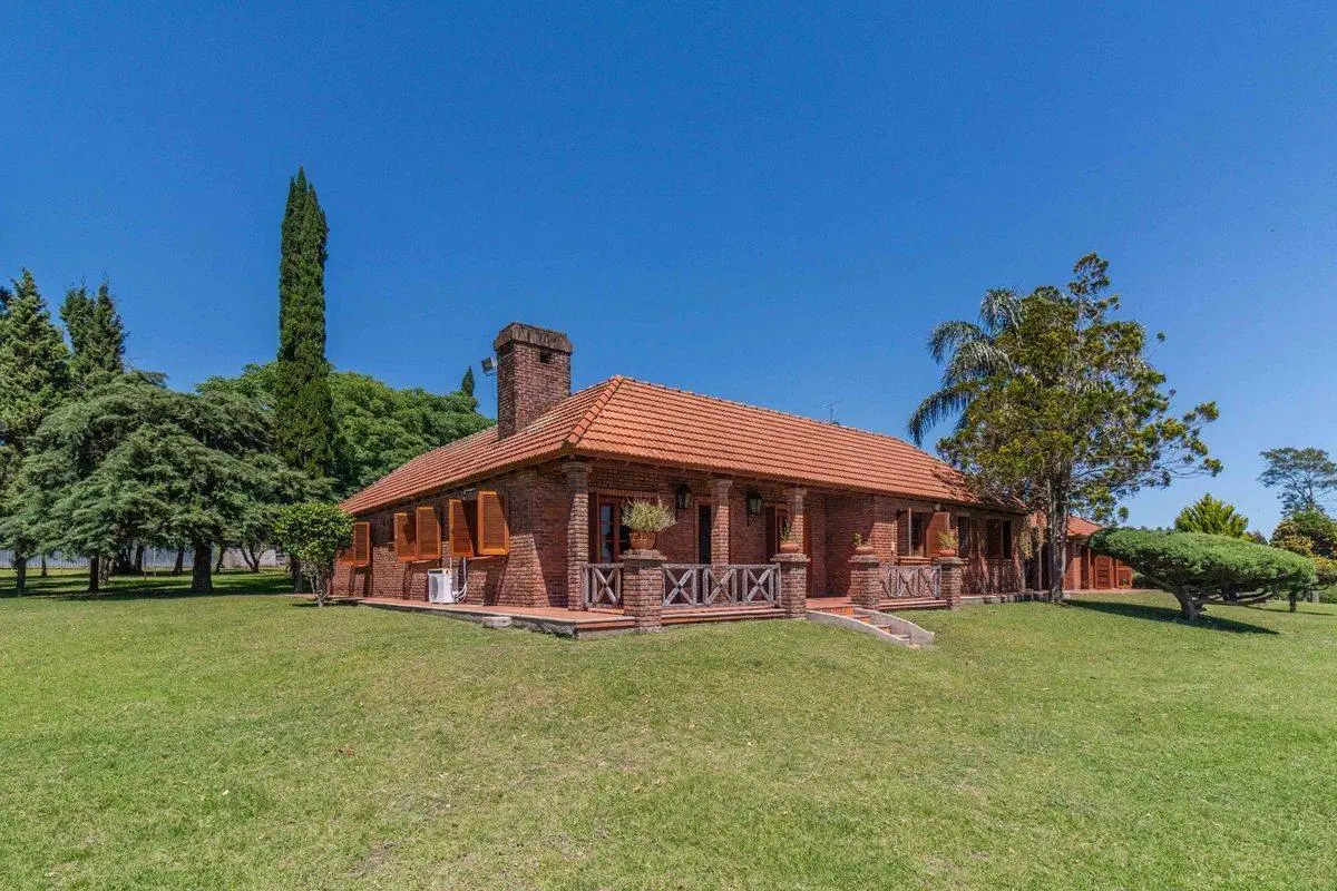 VENTA CAMPO 60H CASCO  Y GALPONES EN FRAY BENTOS 3
