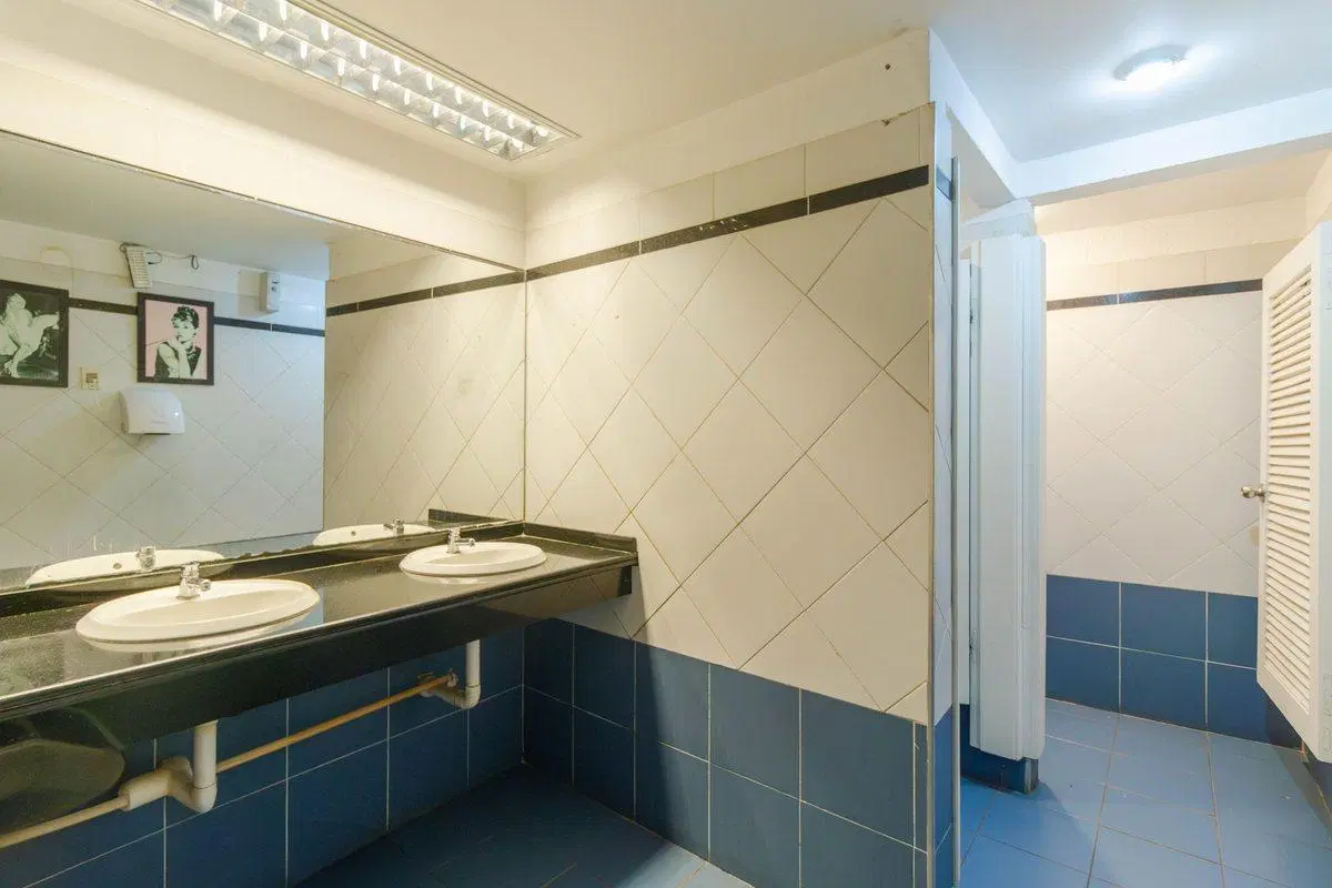 Venta Local Comercial sobre Arocena 876 m2 2