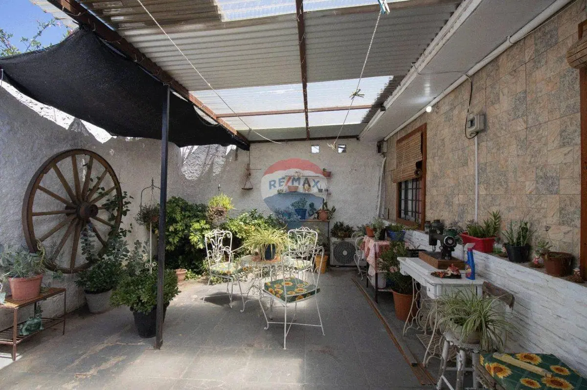 Se vende casa de 2 dormitorios con piscina 3
