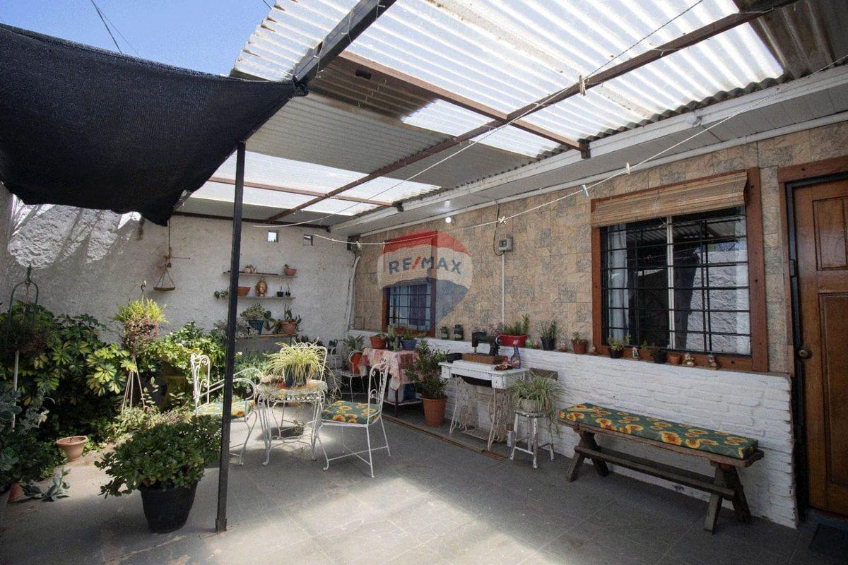 Se vende casa de 2 dormitorios con piscina