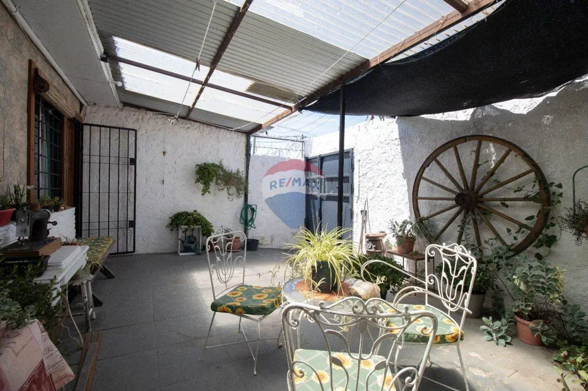 Se vende casa de 2 dormitorios con piscina 2