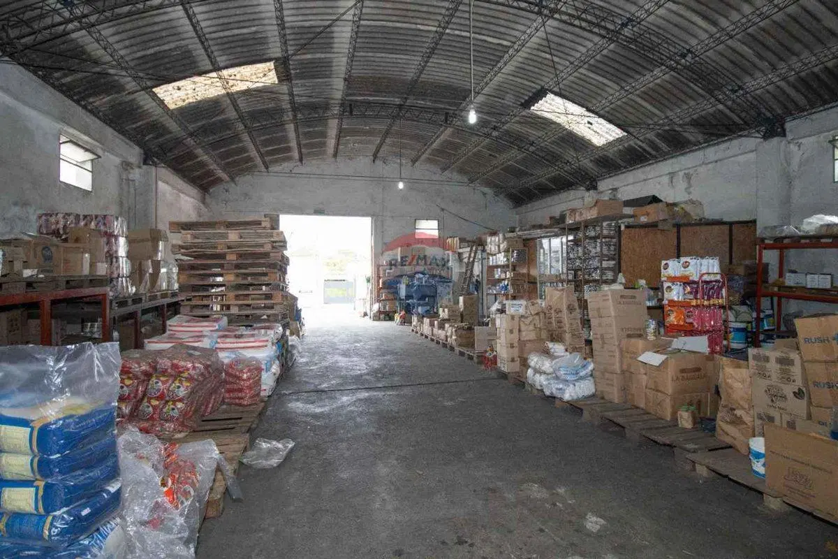 Venta de Galpón deposito en centro de Florida 4
