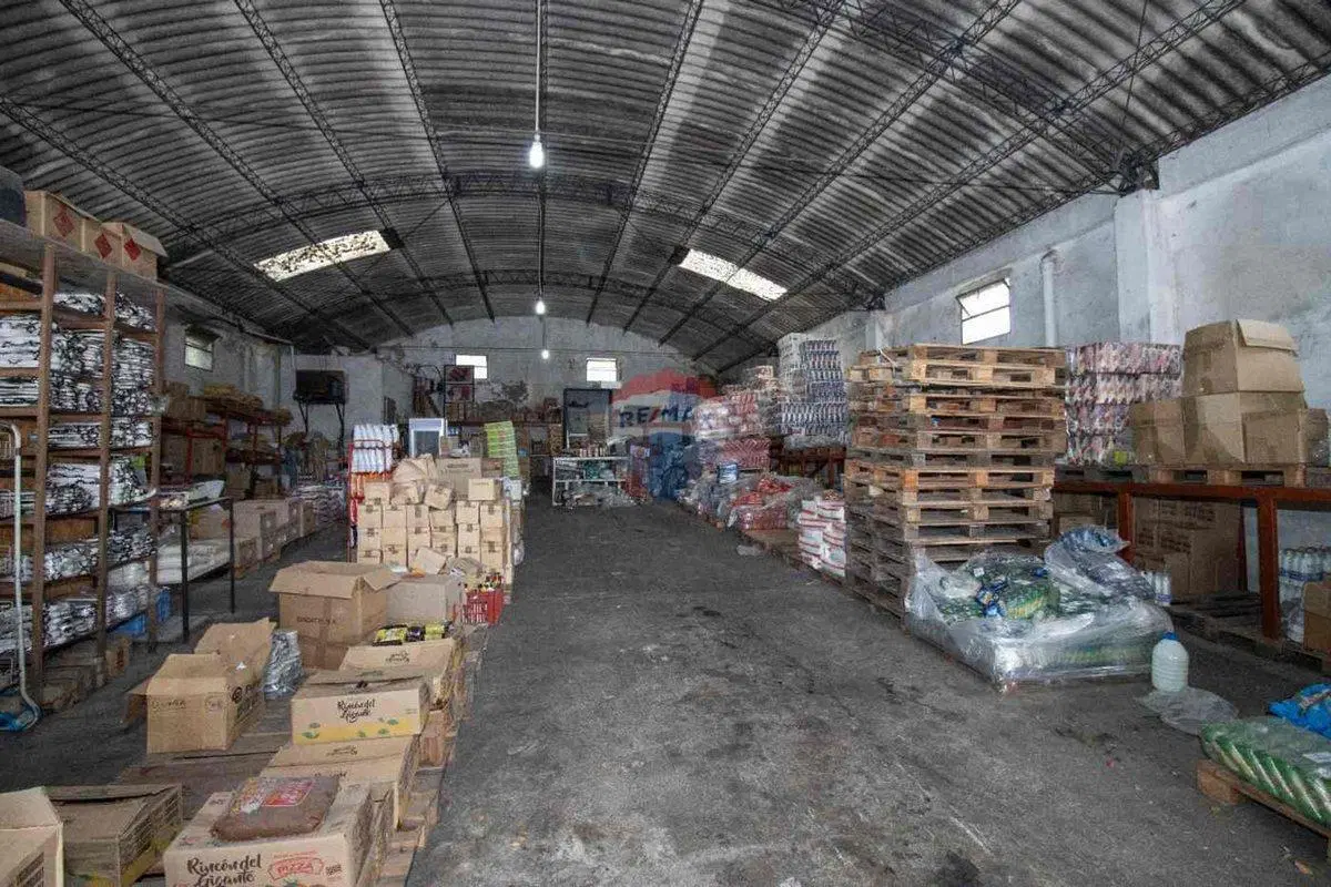 Venta de Galpón deposito en centro de Florida 3