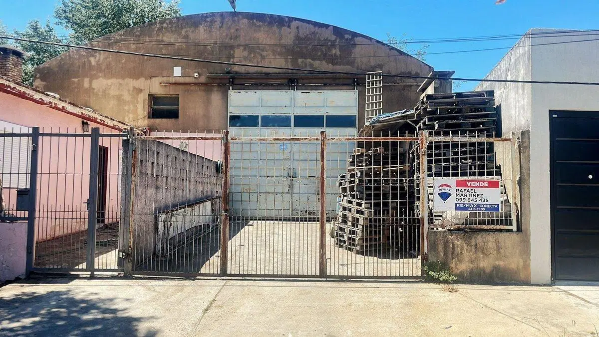 Venta de Galpón deposito en centro de Florida 1