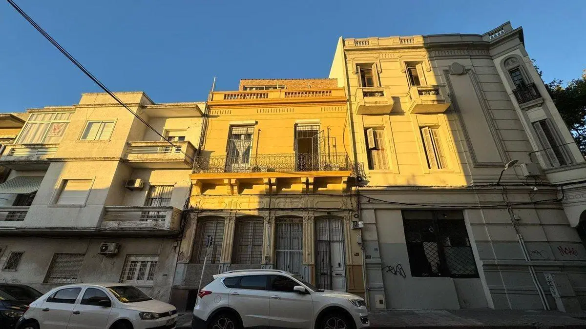 Venta casa de 4 dormitorios PH de altos en Cordón 8