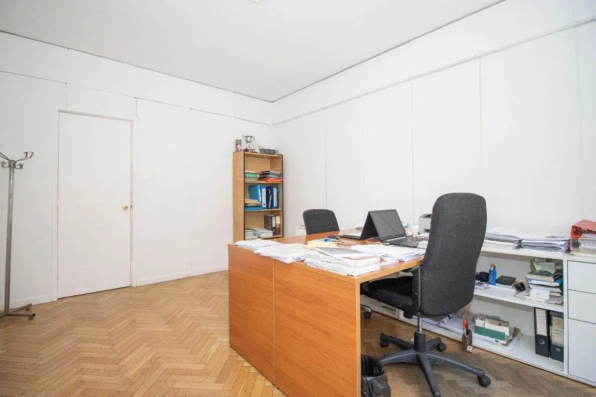 VENTA OFICINA CIUDAD VIEJA 2