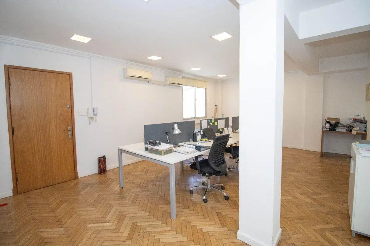 VENTA OFICINA CIUDAD VIEJA 4