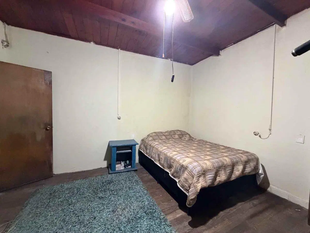 Vendo casa 6 dormitorios 2 baños inversión Reducto 4