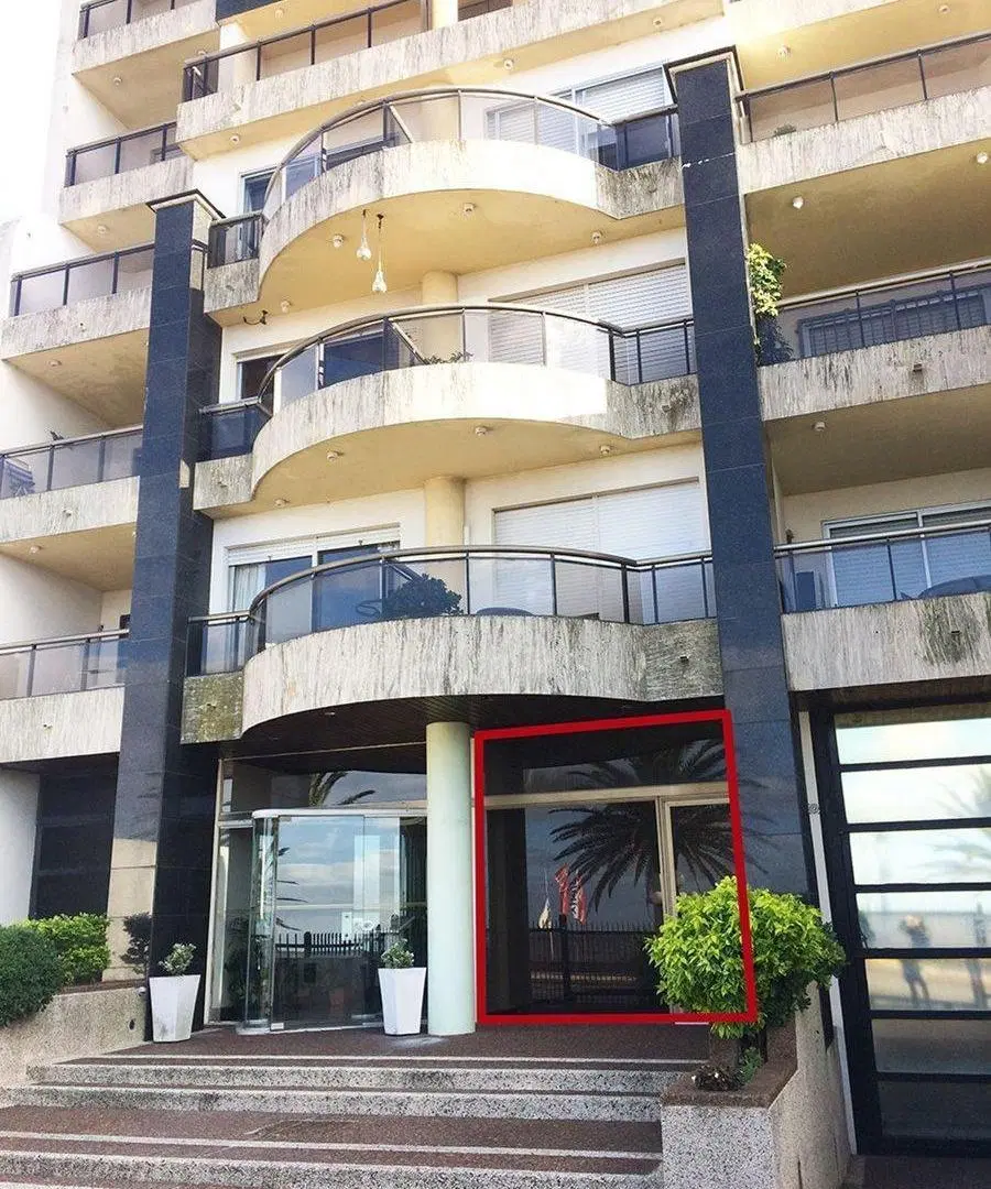 VENTA LOCAL SOBRE LA RAMBLA CON RENTA 6,5% 2