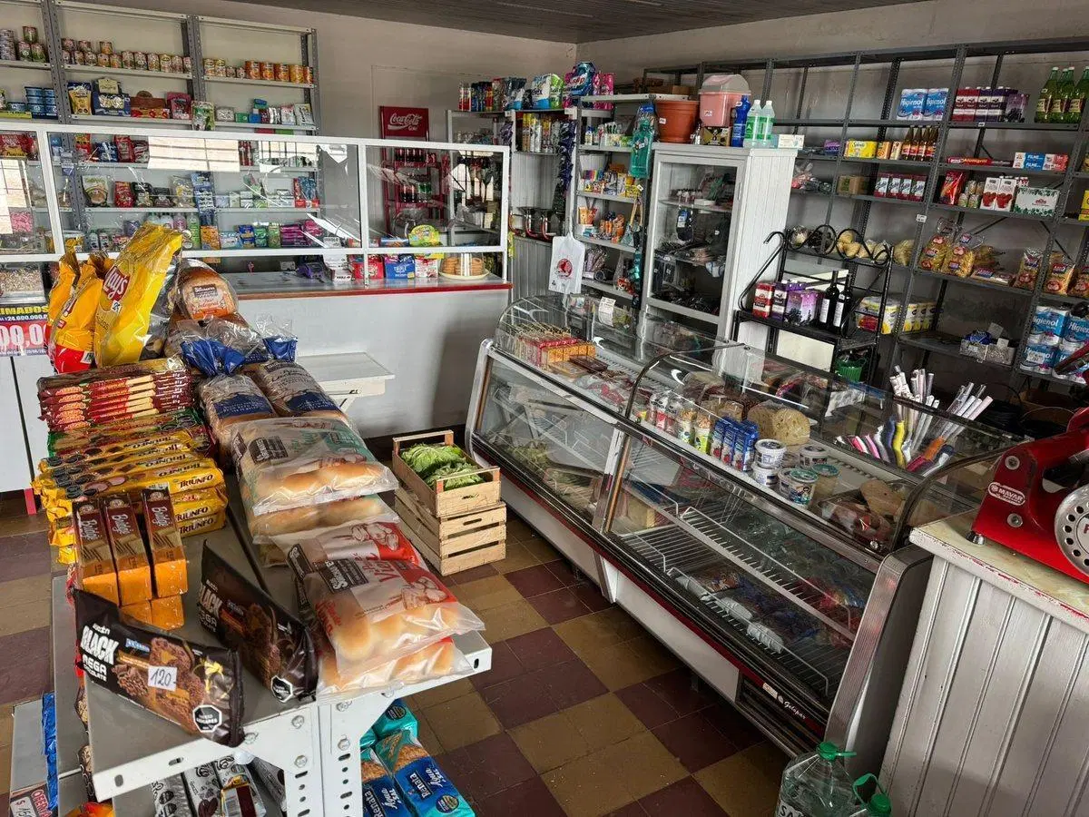 Comercio funcionando con casa en Empalme Olmos 1