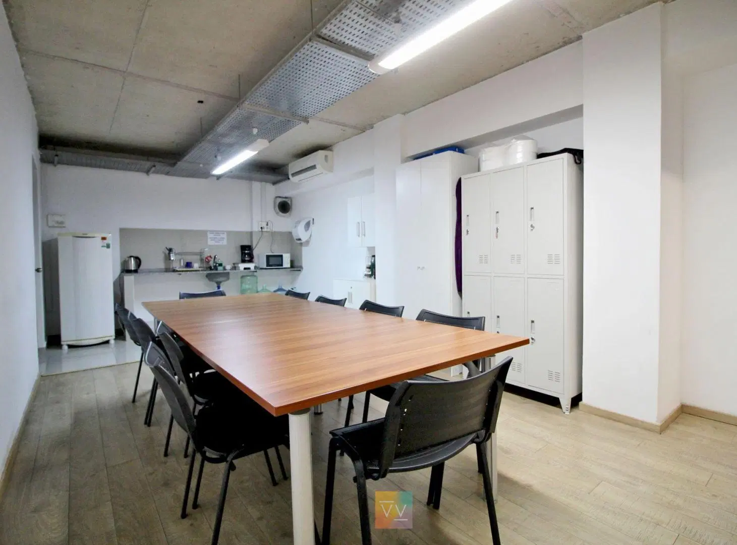 VENTA OFICINA CIUDAD VIEJA 5