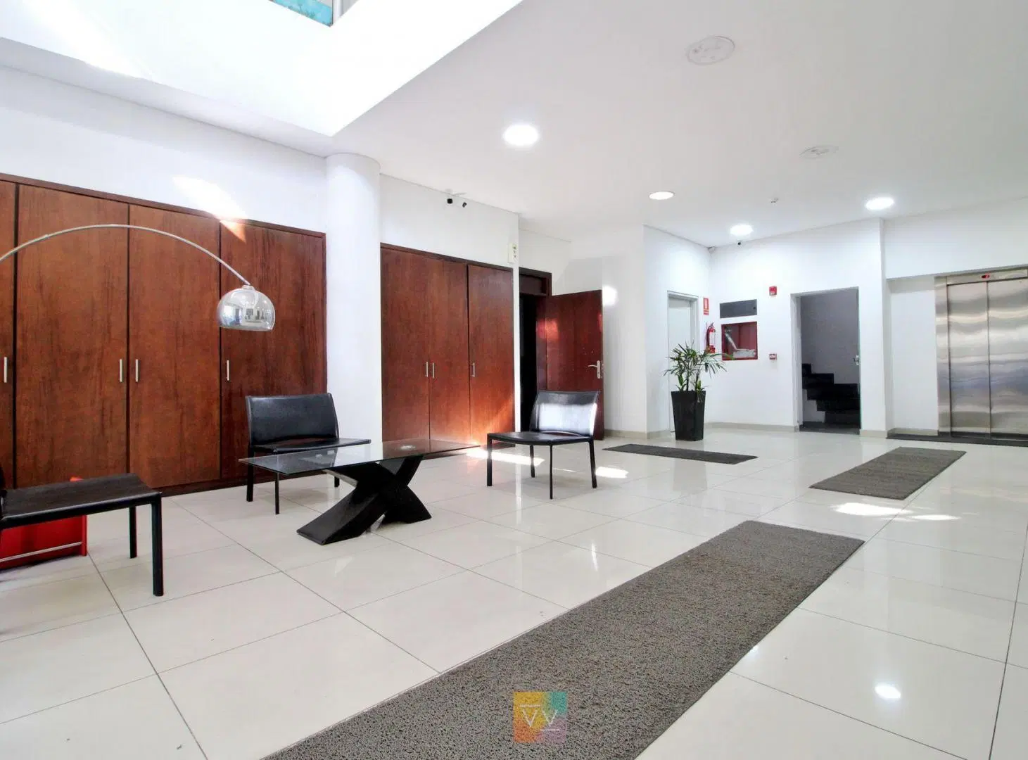 VENTA OFICINA CIUDAD VIEJA 4