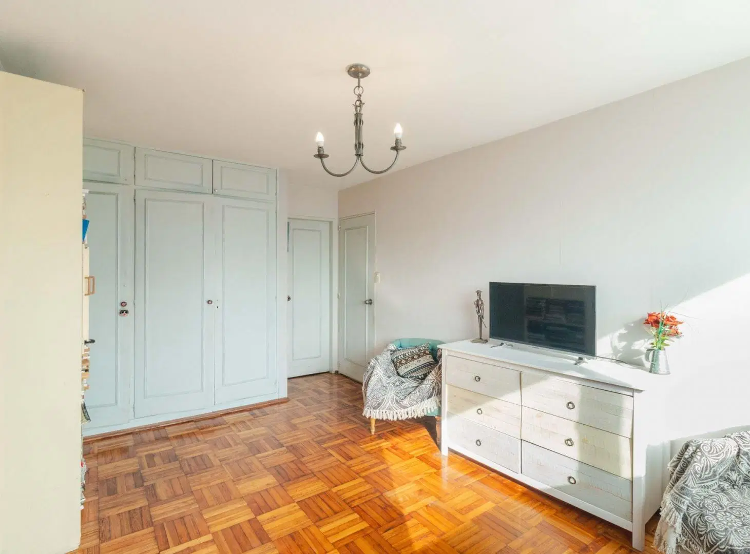 Venta apto 2 dorm + servicio en el Centro c/garaje 2