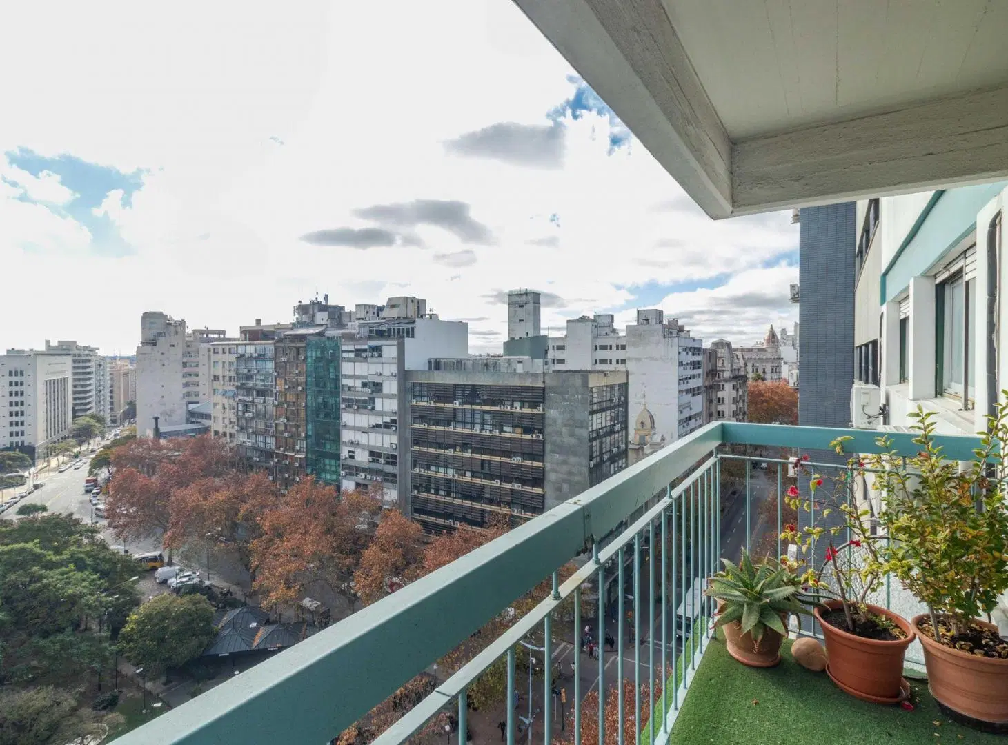 Venta apto 2 dorm + servicio en el Centro c/garaje 1