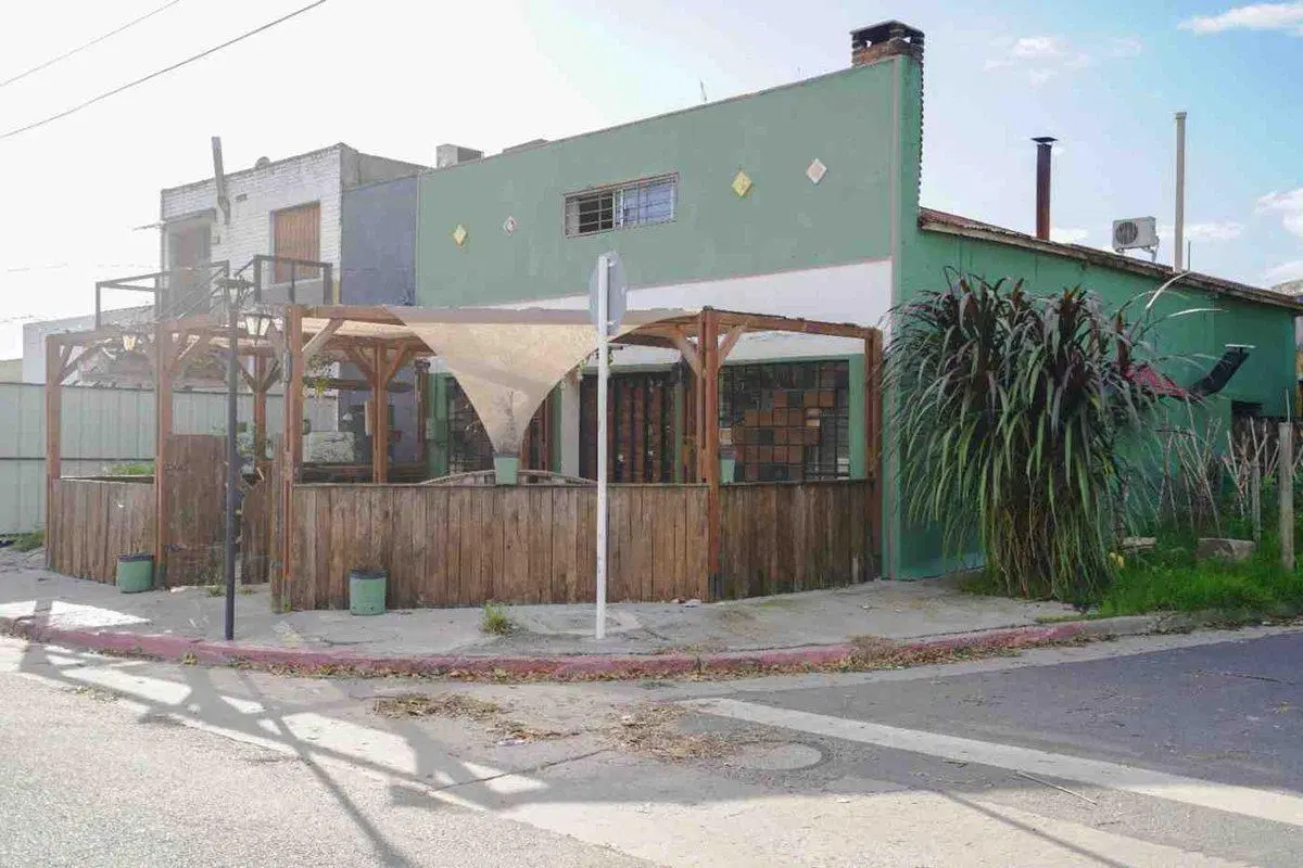 Vendo Financio casa y local comercial Pando 5