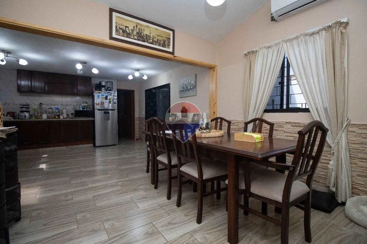 Venta de casa 3 dormitorios con piscina Colón 3