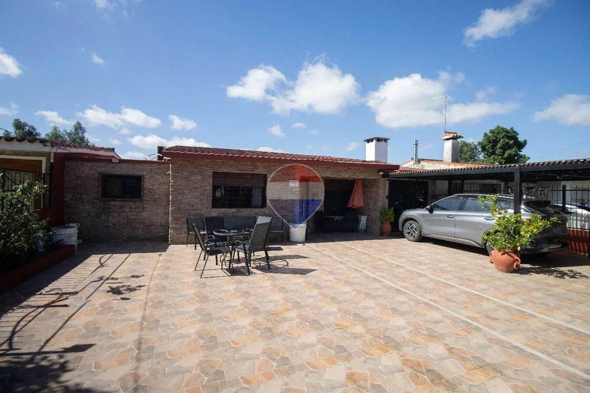 Venta de casa 3 dormitorios con piscina Colón 4