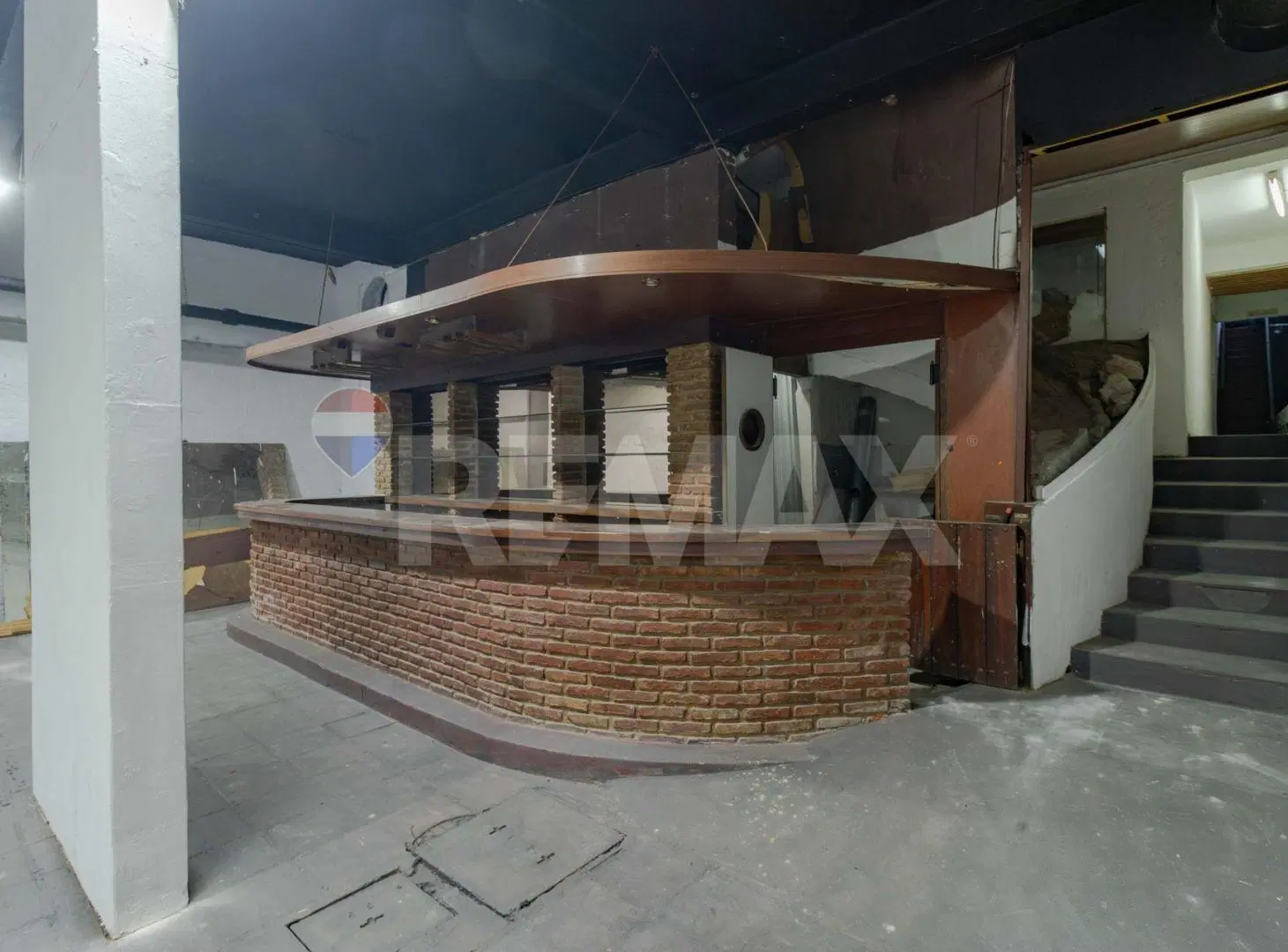 Venta local comercial 340M2 y negocio en Pocitos 5