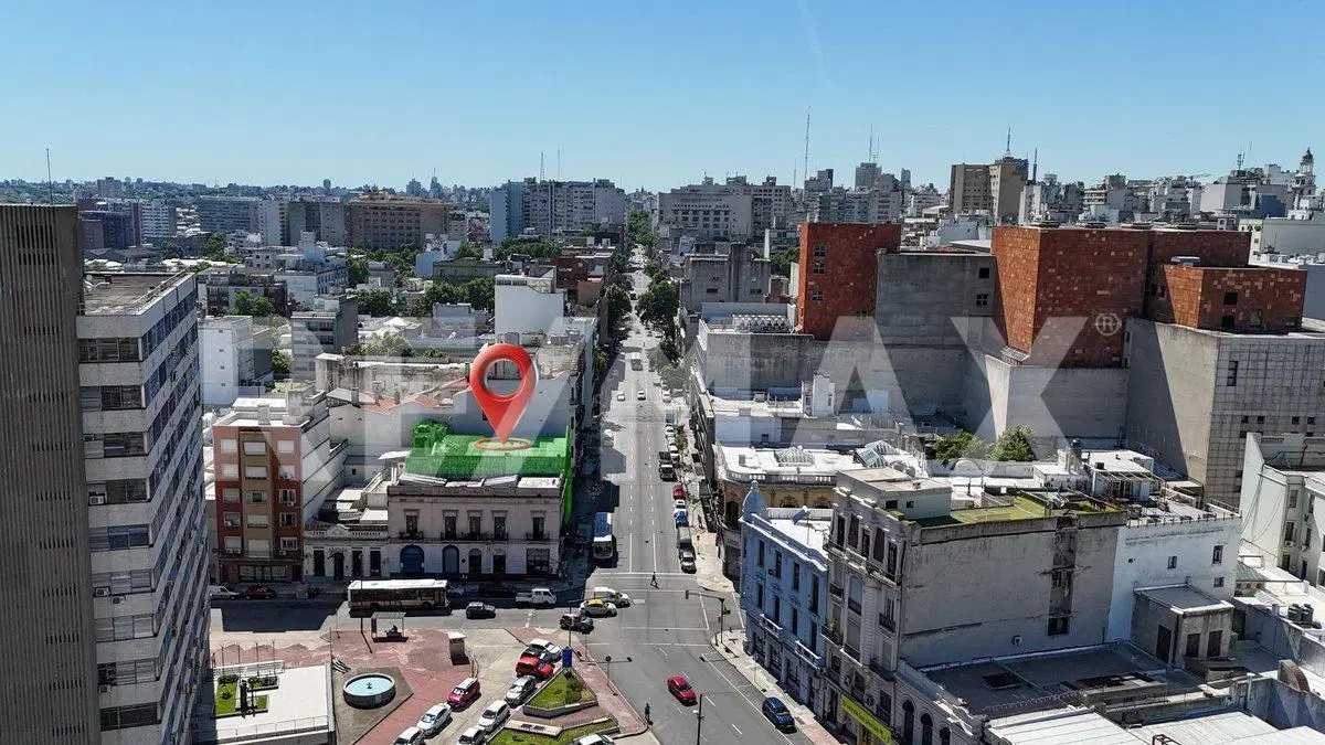 Venta de local comercial en el centro con renta 8