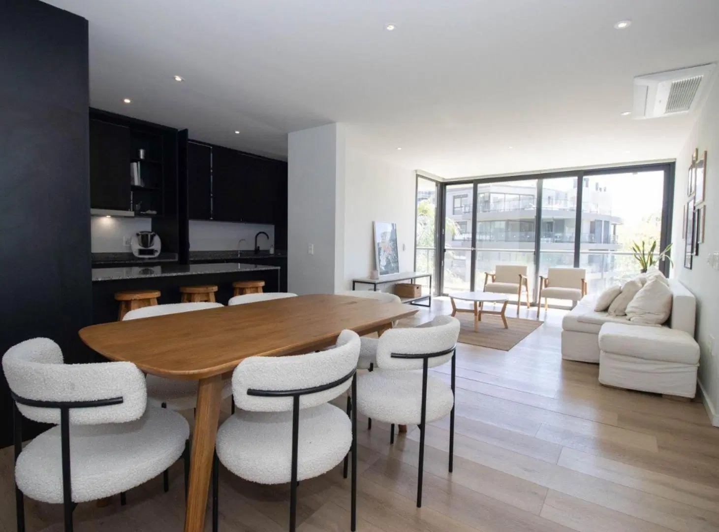 Venta apartamento tres dormitorios barrio parques 8