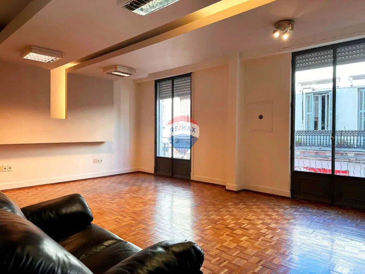 ALQUILER OFICINAS CIUDAD VIEJA PISO COMPLETO 8