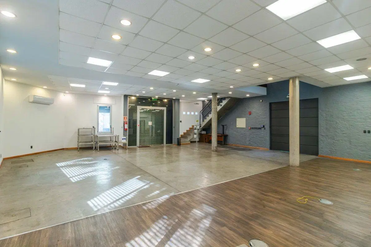 VENTA DE LOCAL COMERCIAL CON DEPOSITO DE 100 m2 1