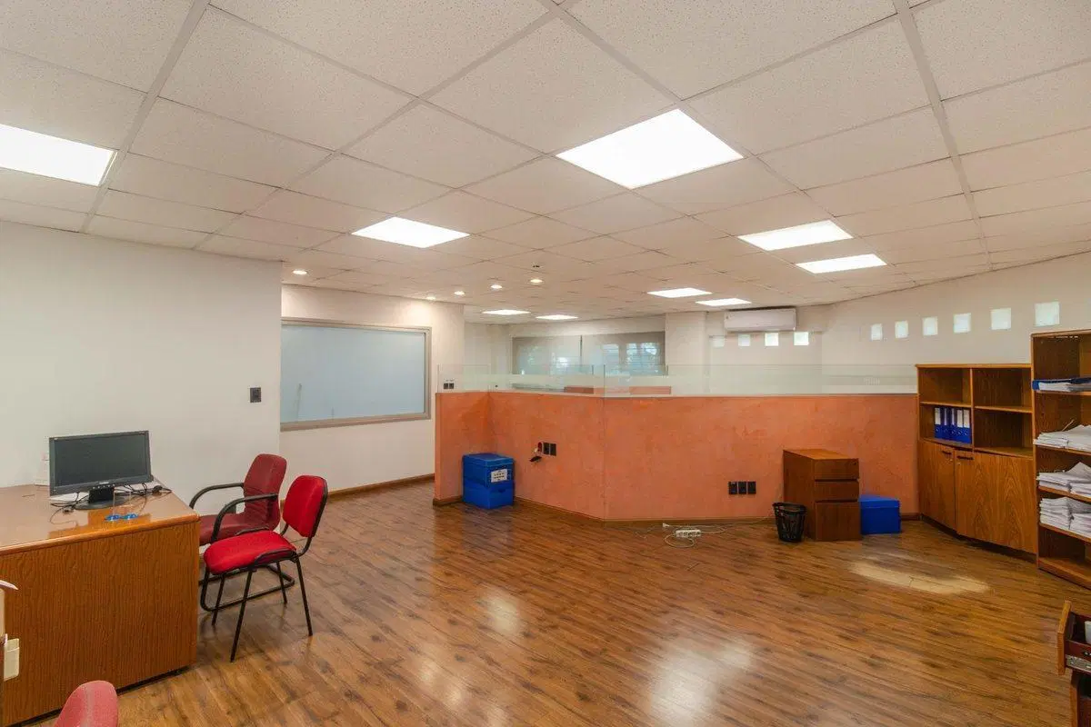 VENTA DE LOCAL COMERCIAL CON DEPOSITO DE 100 m2 5