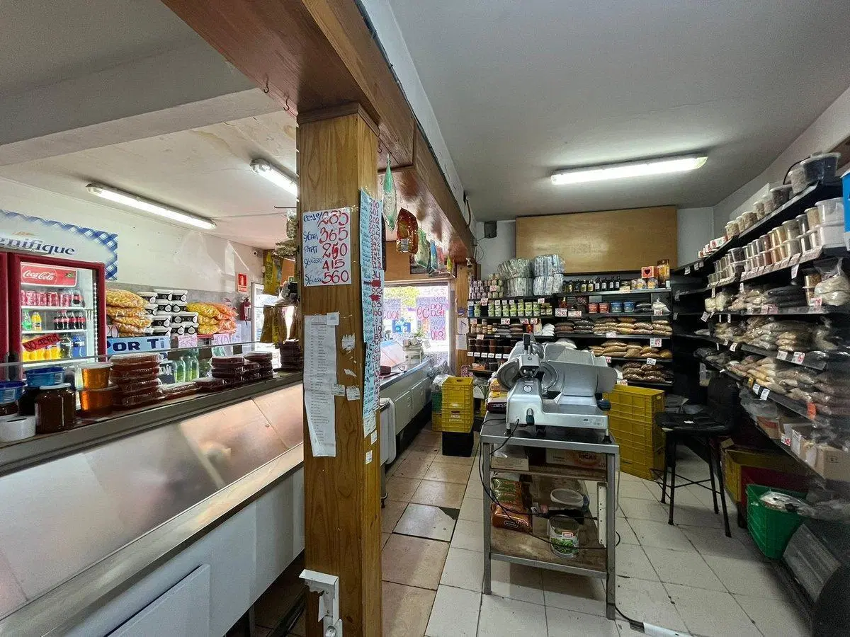 Venta Local comercial sobre Av. Garzón 3
