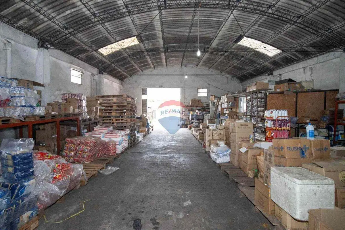 Venta de Galpón deposito en centro de Florida 2