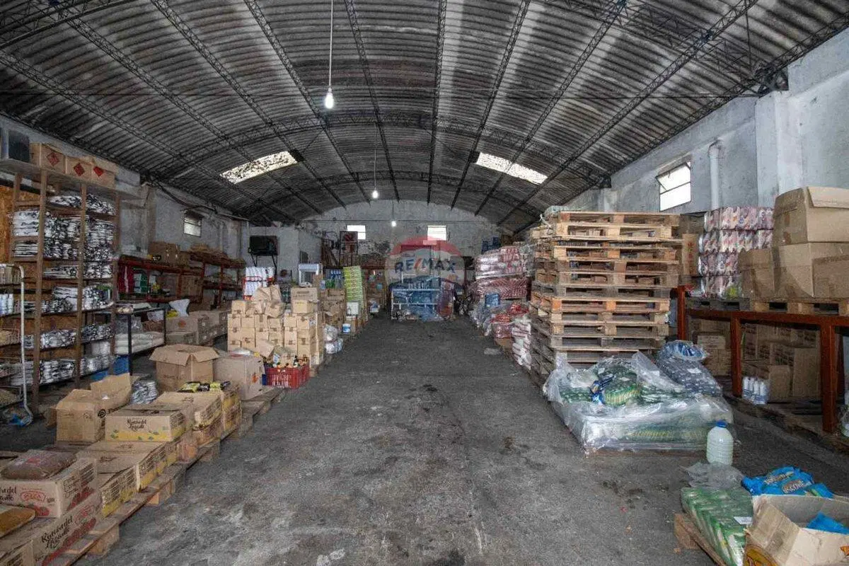 Venta de Galpón deposito en centro de Florida 8