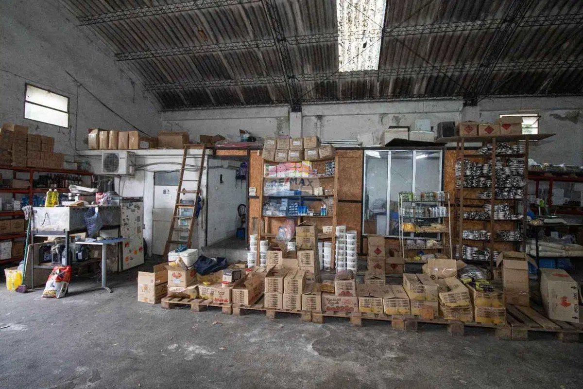 Venta de Galpón deposito en centro de Florida 5