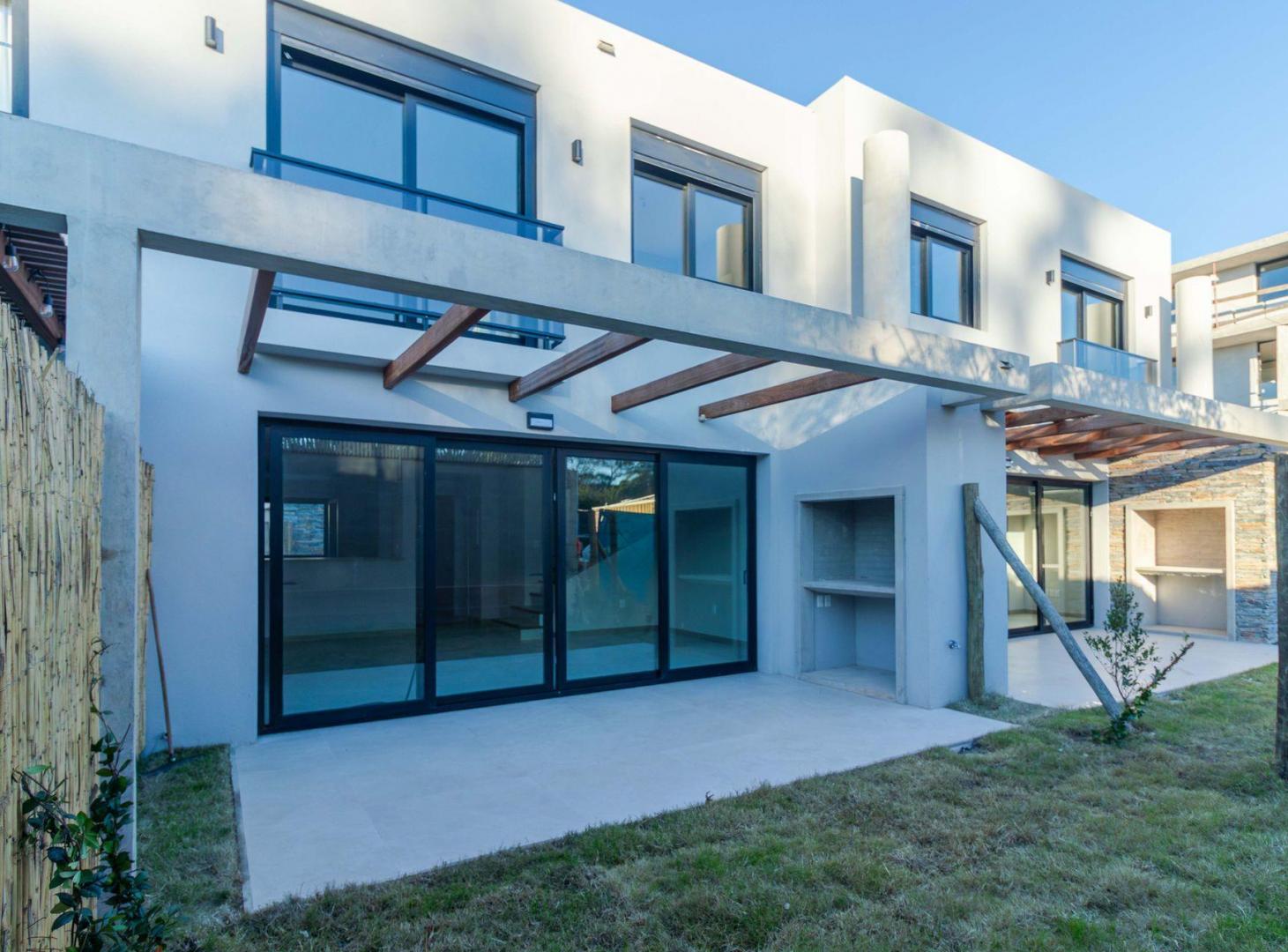 Foto de Venta casa 3 dormitorios con seguridad en Carrasco, imagen 1