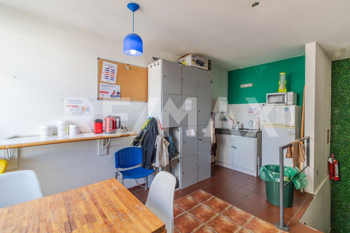 Foto de Venta de oficina de 5 pisos en el Centro con renta, imagen 2