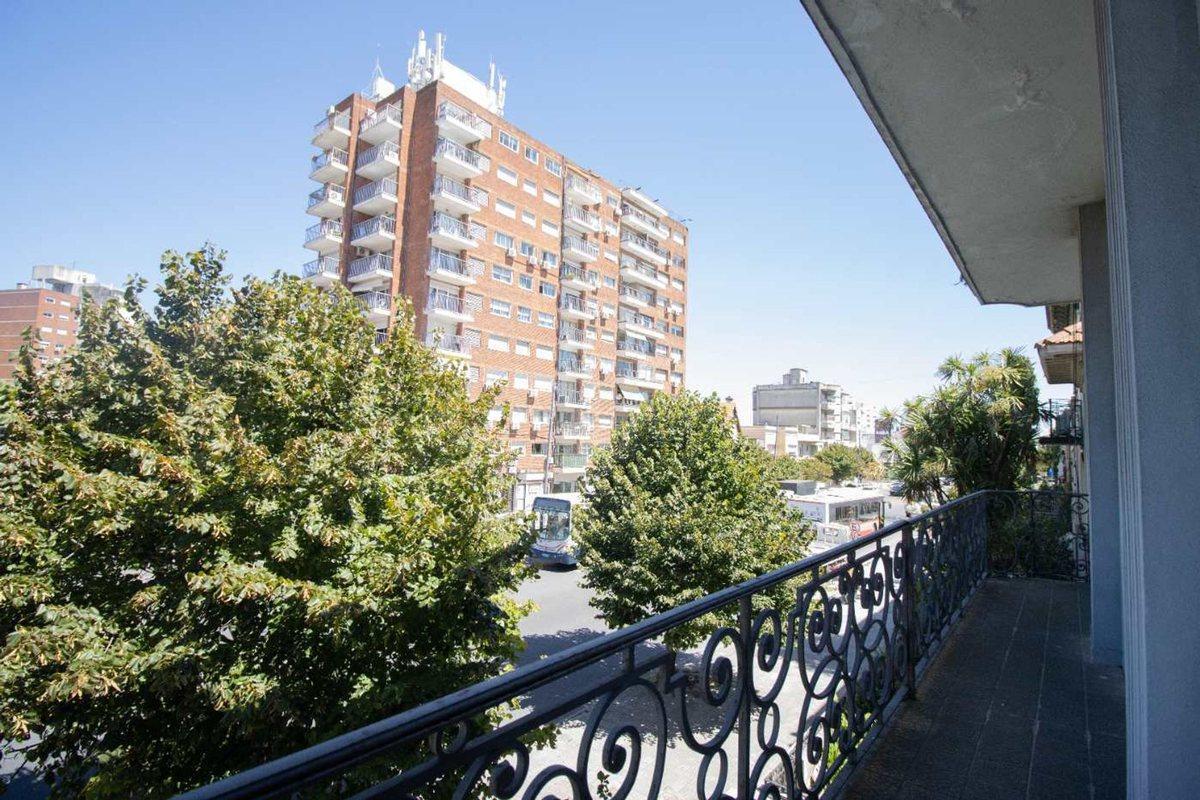 Foto de VENTA APARTAMENTO 3 DORMITORIOS Y SERVICIO POCITOS, imagen 2