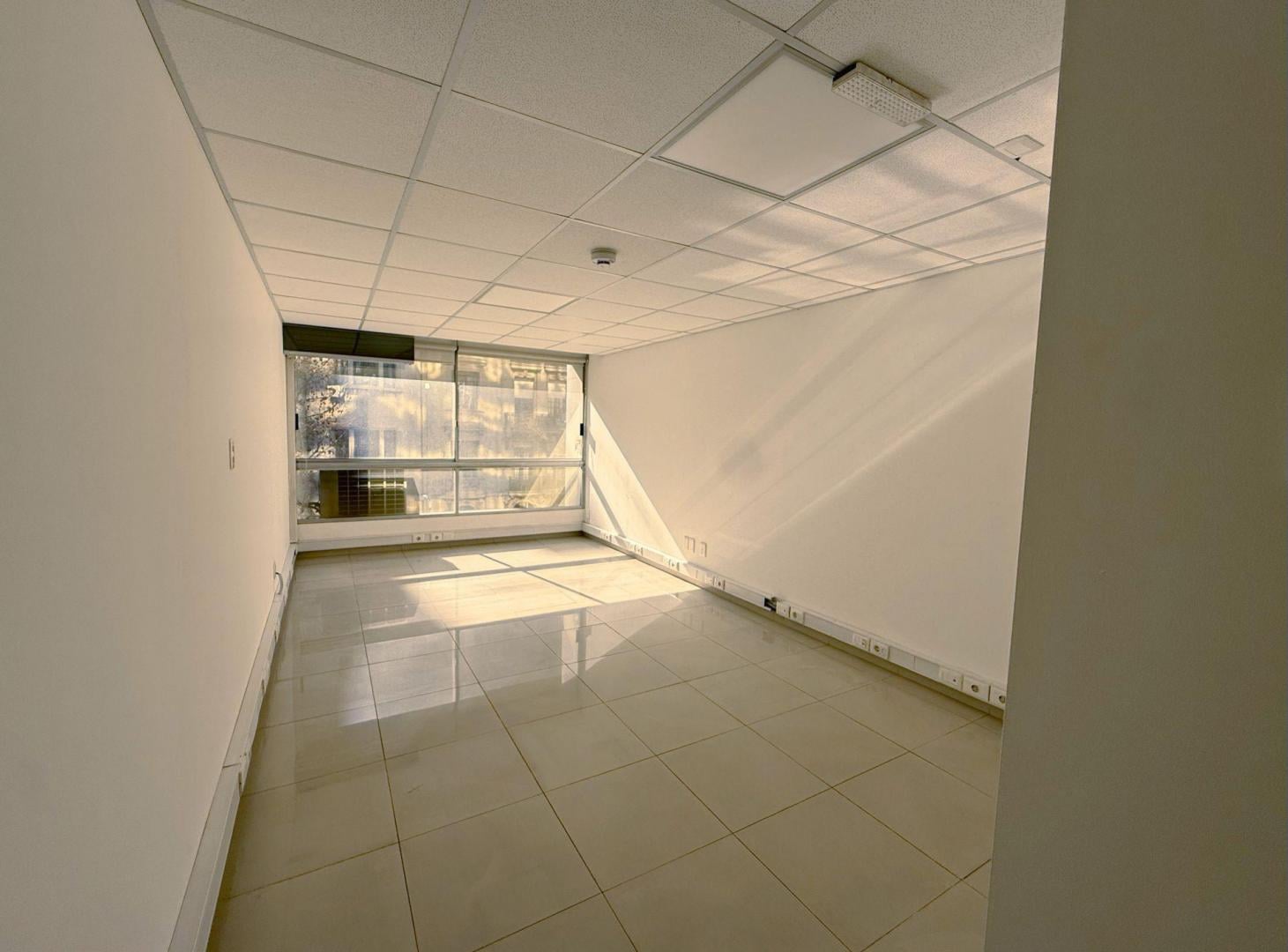 Foto de VENTA OFICINA CENTRO PLAZA CAGANCHA, imagen 1