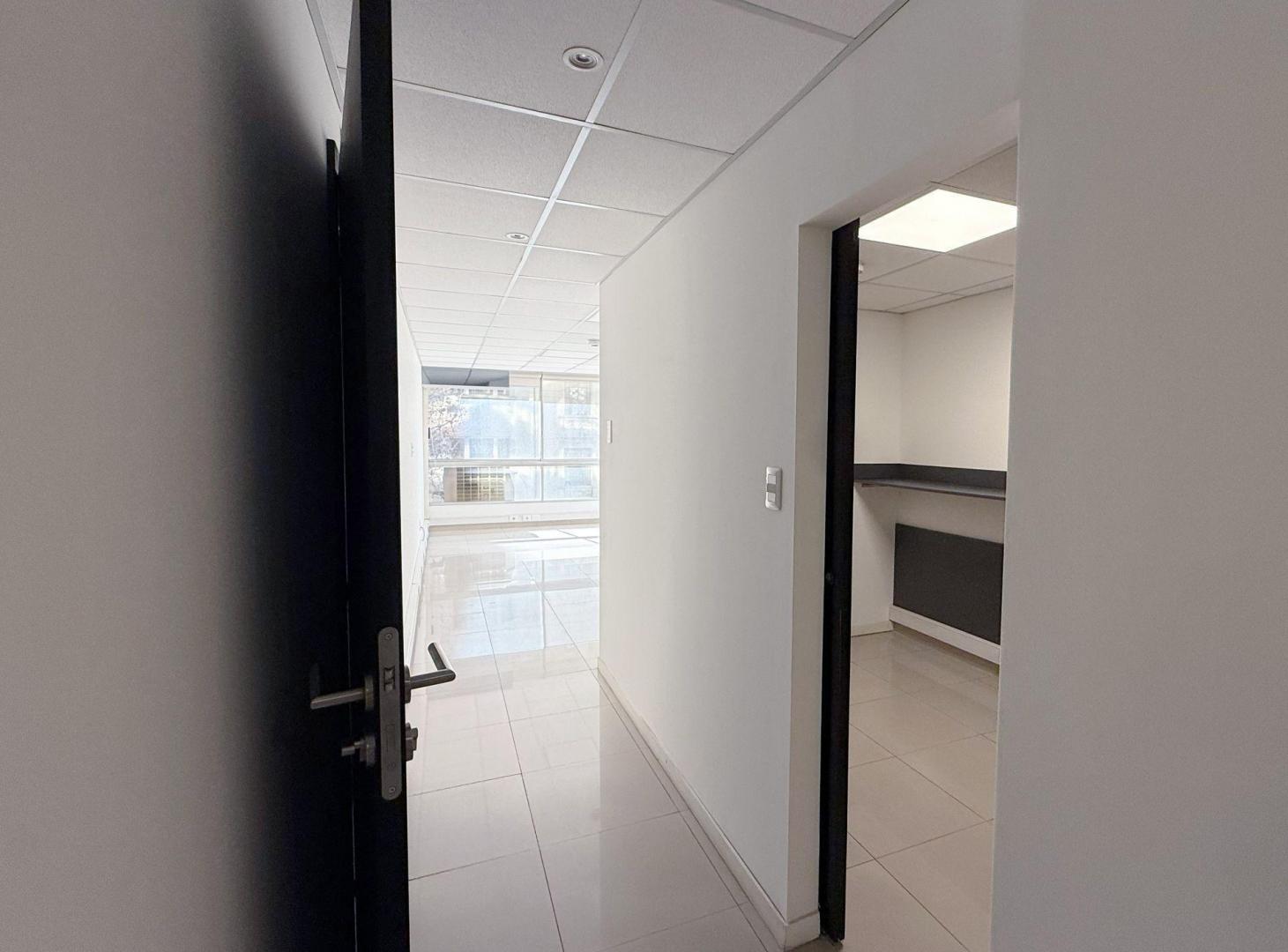 Foto de VENTA OFICINA CENTRO PLAZA CAGANCHA, imagen 5