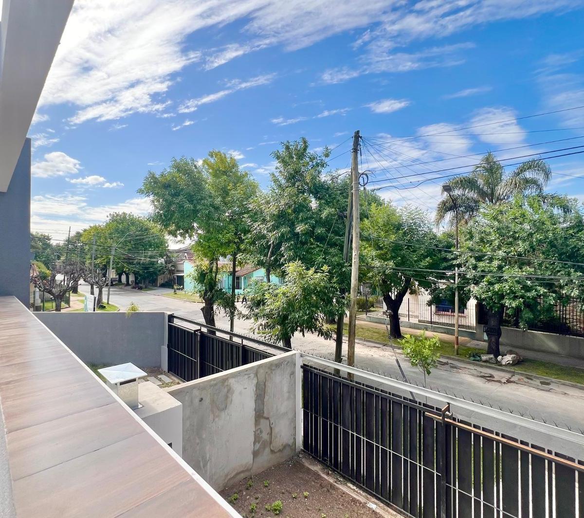 Casa en Venta Castelar a Estrenar PH en Condominio Cerrado. 1