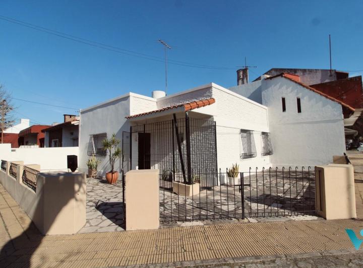 Foto de Casa en venta de 4 ambientes con PH independiente en Ituzaingo, imagen 2