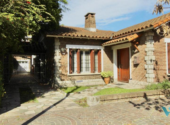 Casa en alquiler Ituzaingó zona céntrica apta comercial o profesional 1