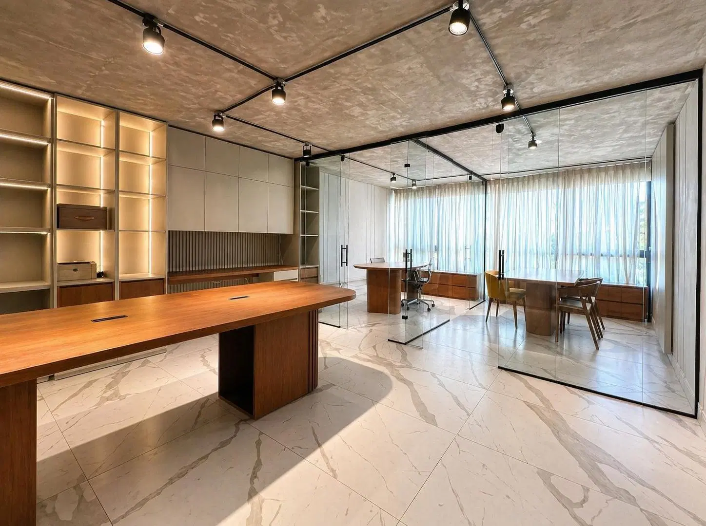 Venta Oficina en Barrio Parque Leloir amoblada con diseño de categoría 2