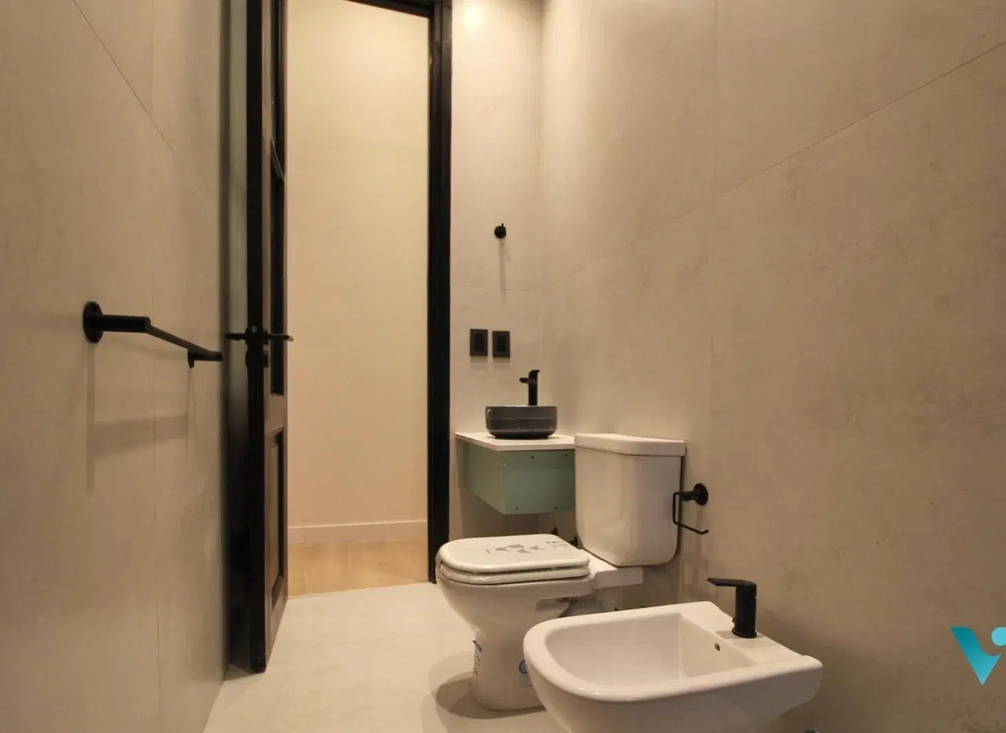 Departamento 3 ambientes, 2 dormitorios (1 en suite) con patio, reciclado a nuevo 85m2 5