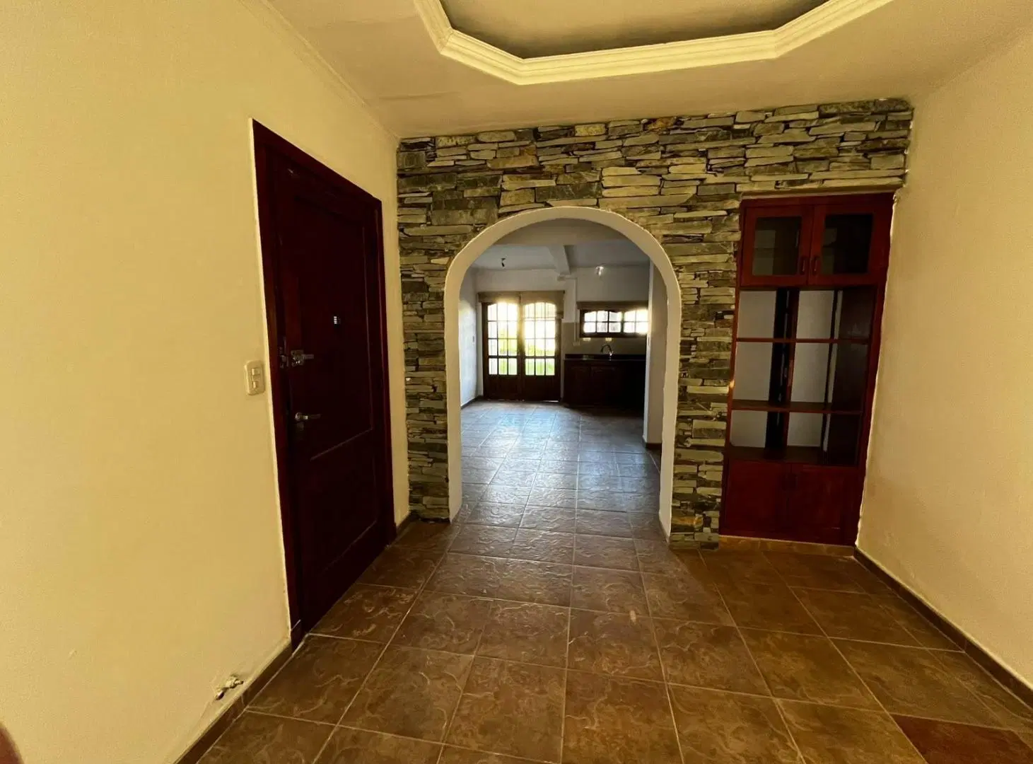 Casa en alquiler 3 ambientes con cochera en Ituzaingó sur 4